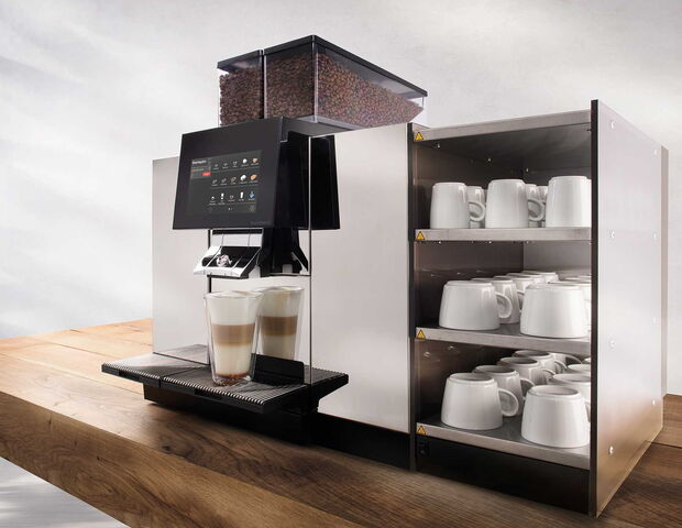 Thermoplan Black & White 4c Kaffeevollautomat auf einer Holztheke