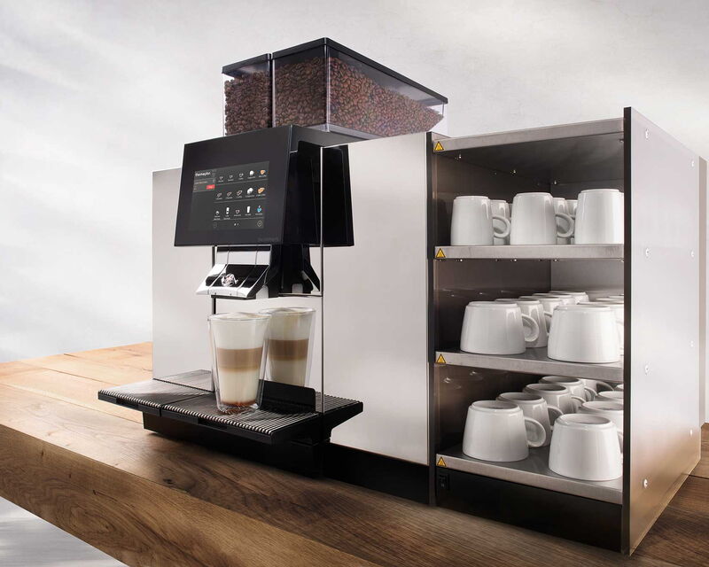 Thermoplan Black & White 4c Kaffeevollautomat auf einer Holztheke